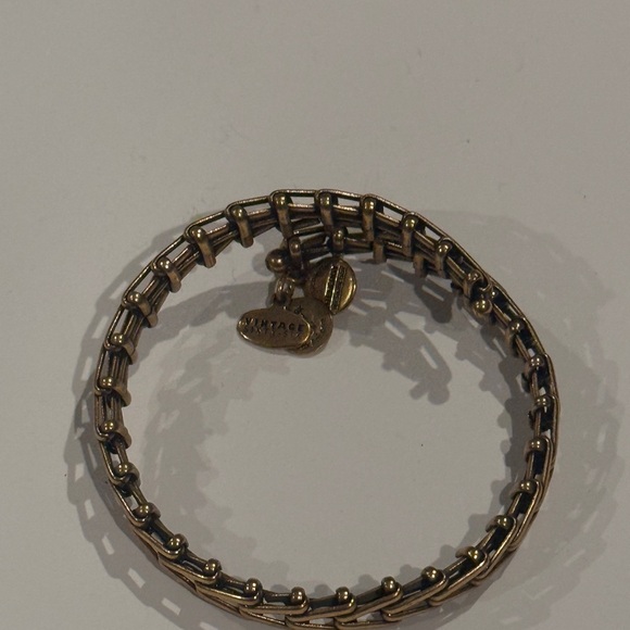 Vintage Gold Bracelet - Picture 2 of 2